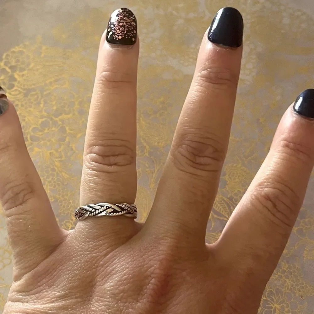 The Dainty Weave Ring in antiqued 925 silver